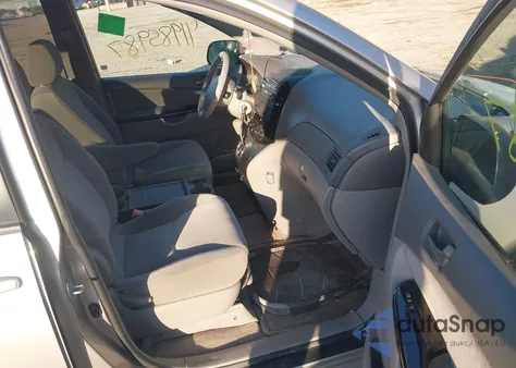 2005 Toyota Sienna Le z USA, uszkodzony, nr VIN 5TDZA23C75S254119